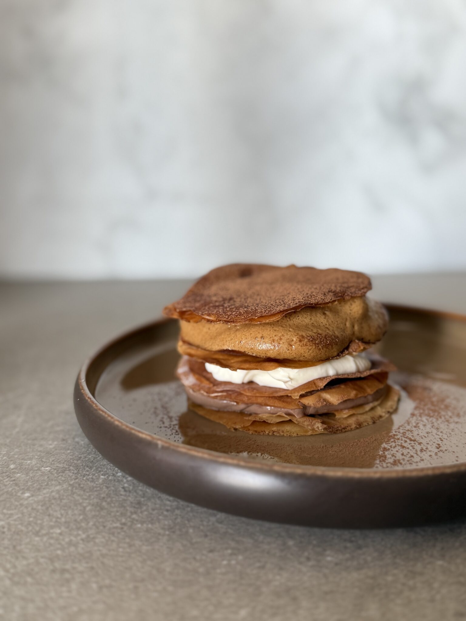 Tiramisú con pasta filo, mascarpone y espuma de café